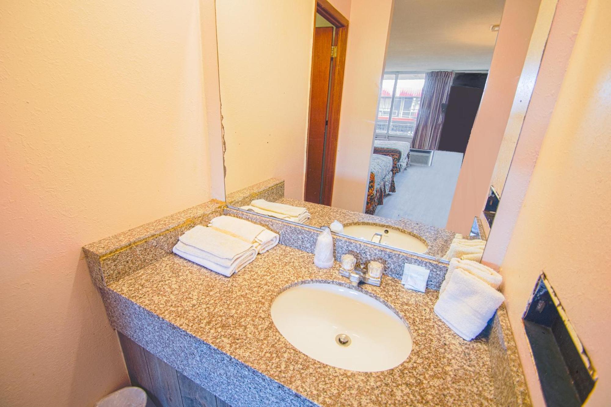 Holiday Lodge Virginia Pearisburg Bagian luar foto