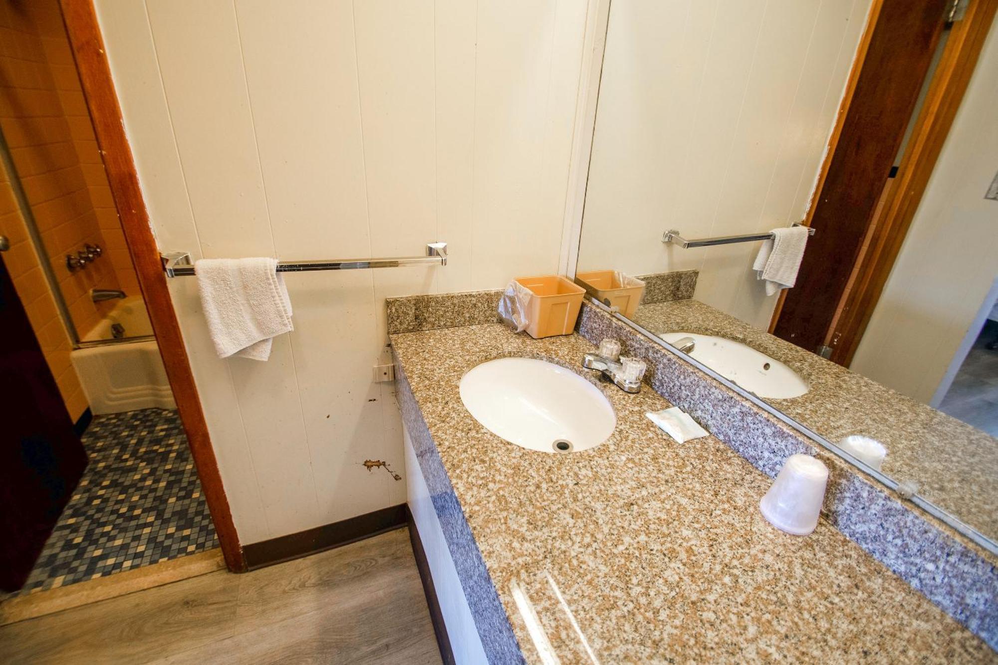 Holiday Lodge Virginia Pearisburg Bagian luar foto